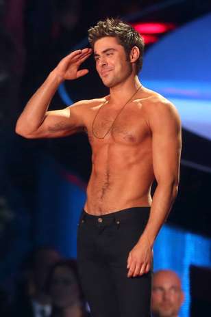 El Pecho De Zack Efron Desnudo En Los Mtv Movie Awards Cultture