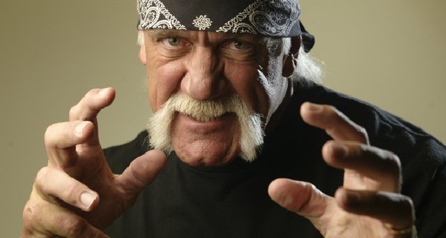 Hulk Hogan se quema la mano y le obligan a pedir disculpas