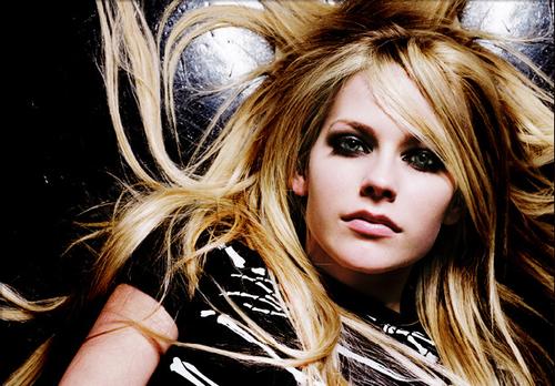 Avril Lavigne Desnuda Eterna Juventud Al Descubierto Cultture