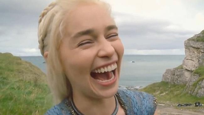 Vídeo 'Juego de Tronos': La broma de Emilia Clarke a Khal Moro