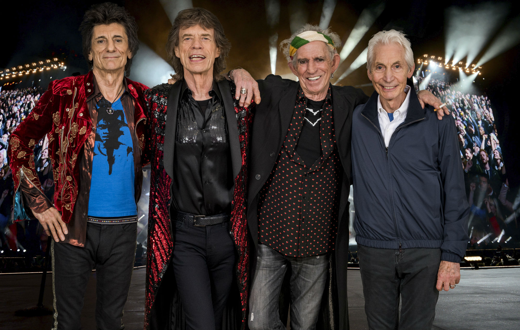 un nuevo video para la canción scarlet de los rolling stones está en