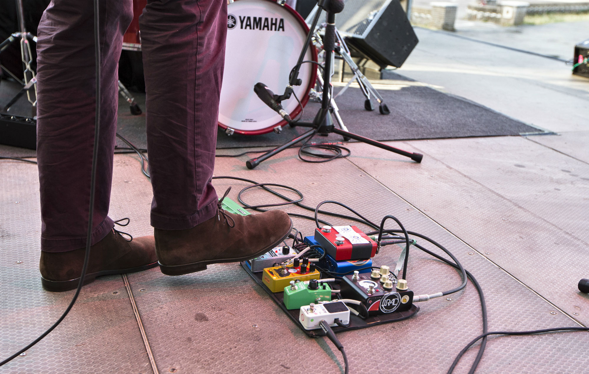 Los teóricos de la conspiración de la vacuna contra el virus de la Corona confunden el diagrama de pedal de guitarra con el 