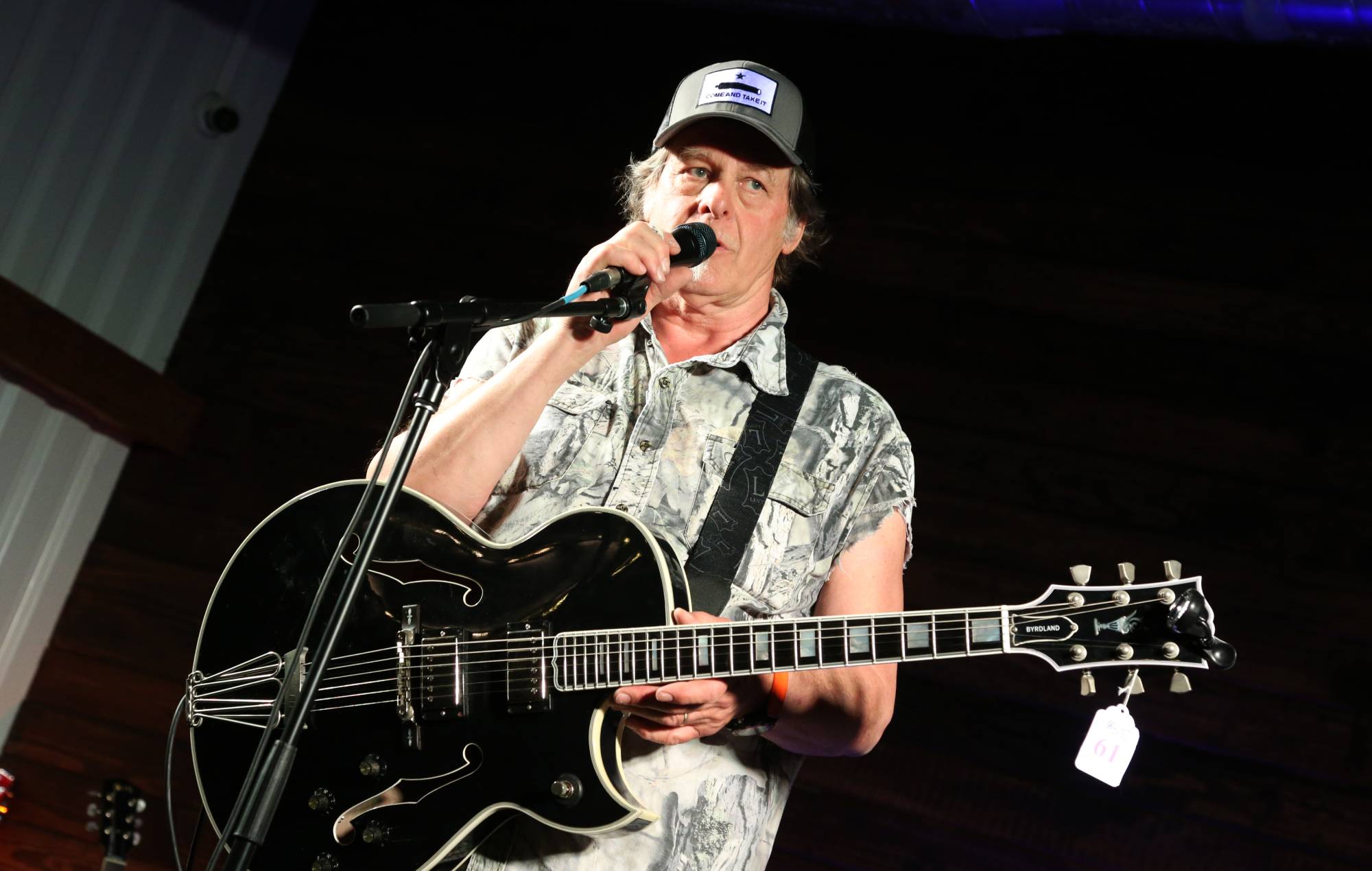 Ted Nugent dio positivo por coronavirus una semana después de su actuación en Florida sin máscara