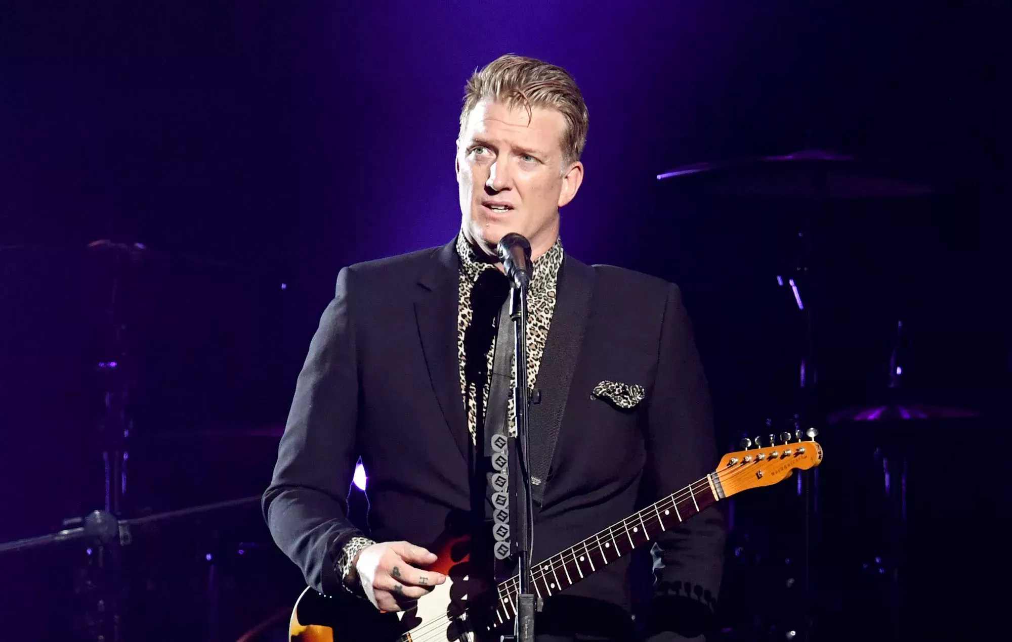 La hija de Josh Homme recibe una prórroga de la orden de alejamiento