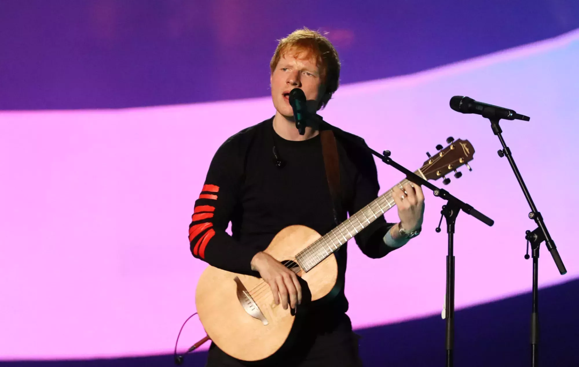 Ed Sheeran adelanta cada tema de '=' con una serie 