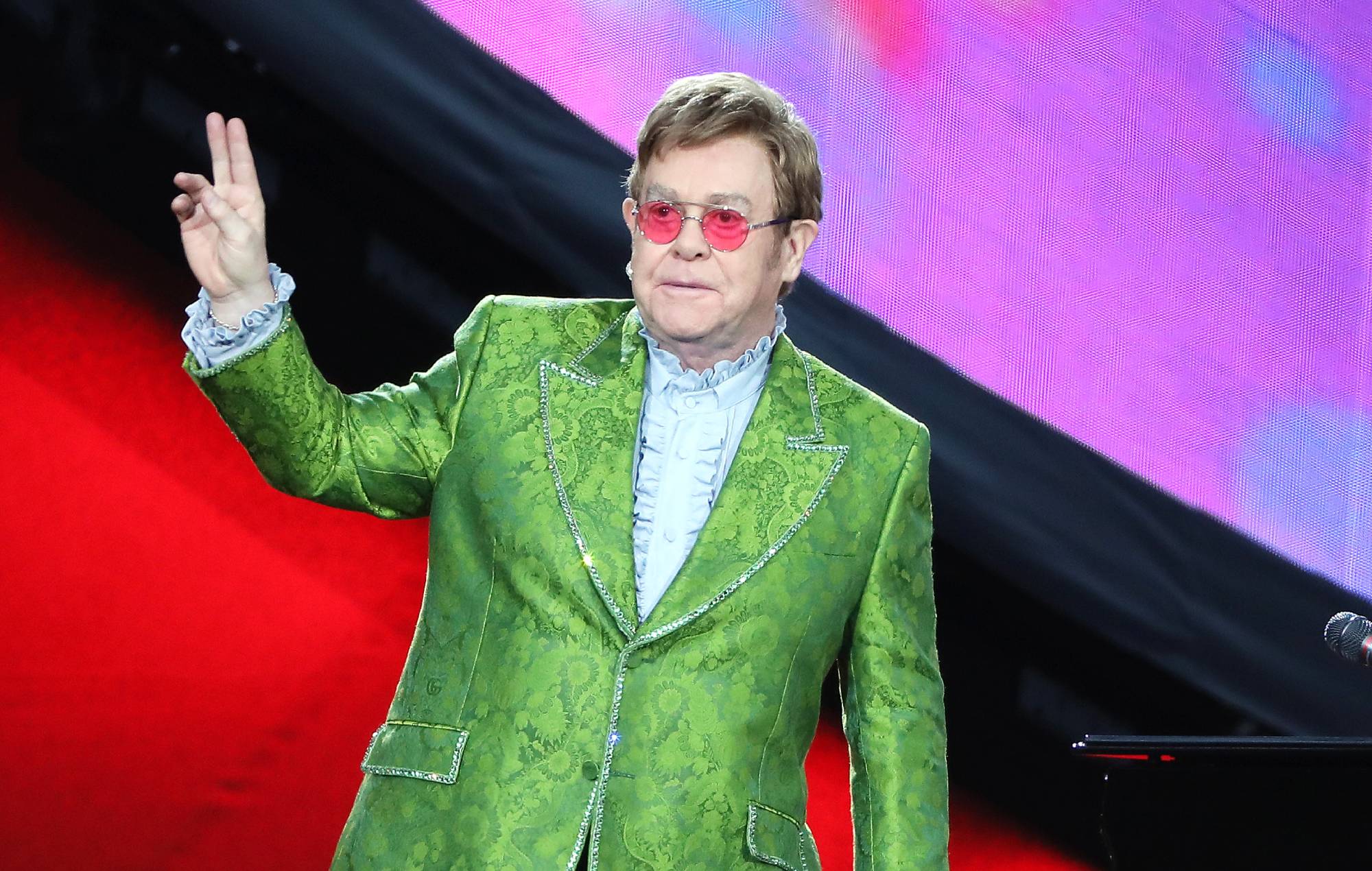 Elton john pnau. Элтон Джон 2021.