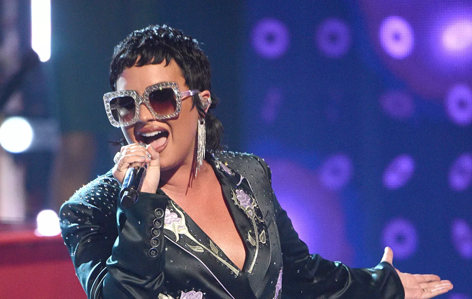 Demi Lovato criticada por asociarse con una web de teorÃas conspirativas