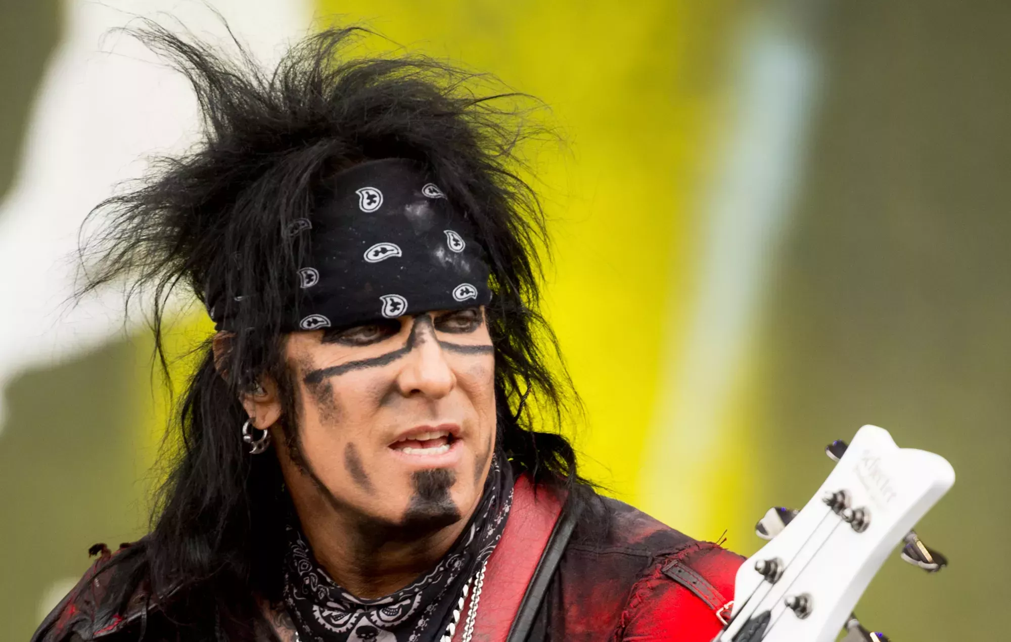 El bajista de Mötley Crüe, Nikki Sixx, dice que quiere lanzar un libro para niños en 2022