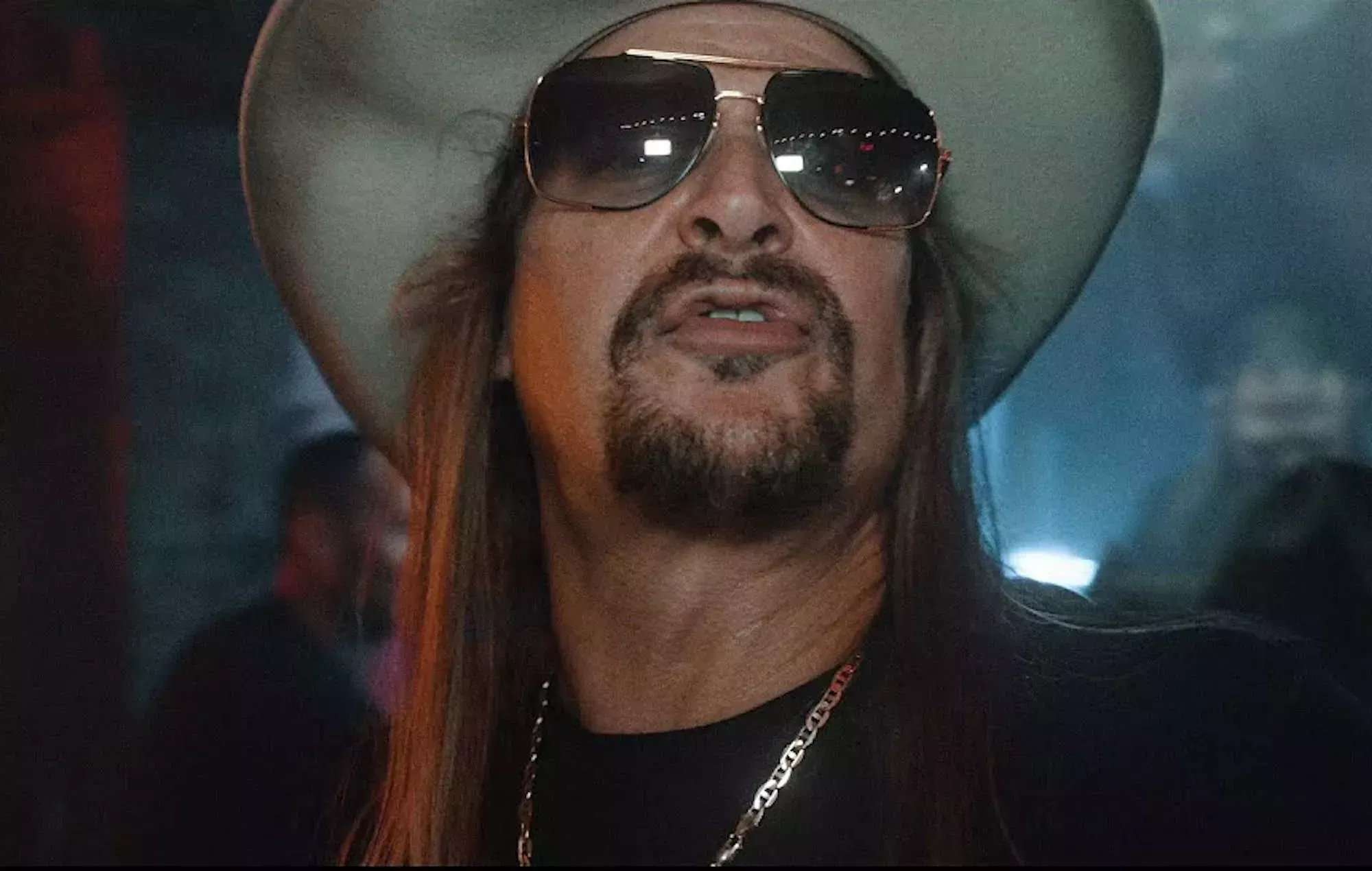 Kid Rock canta a los 