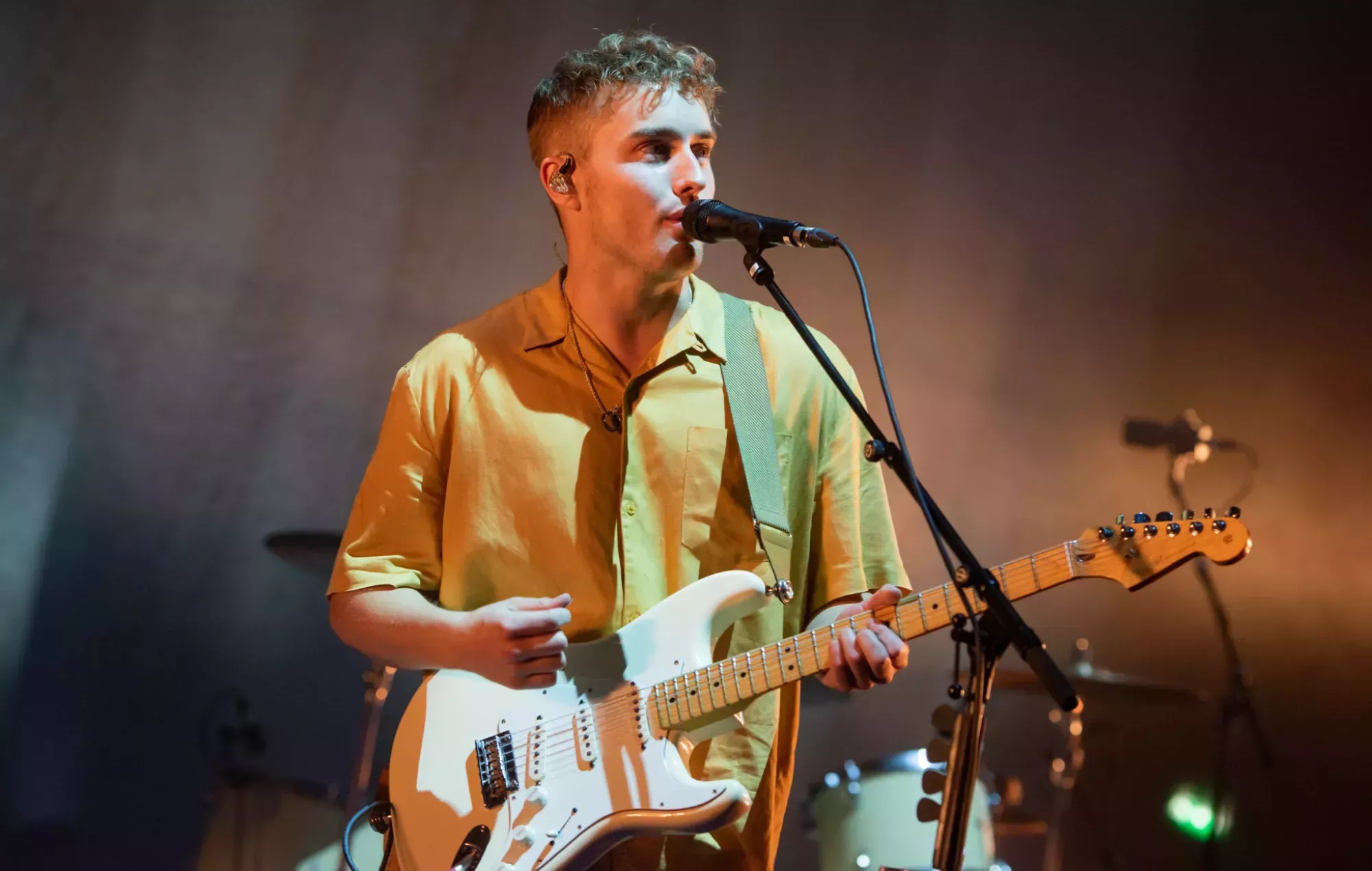 Mira cómo Sam Fender interpreta 'Spit Of You' en su 