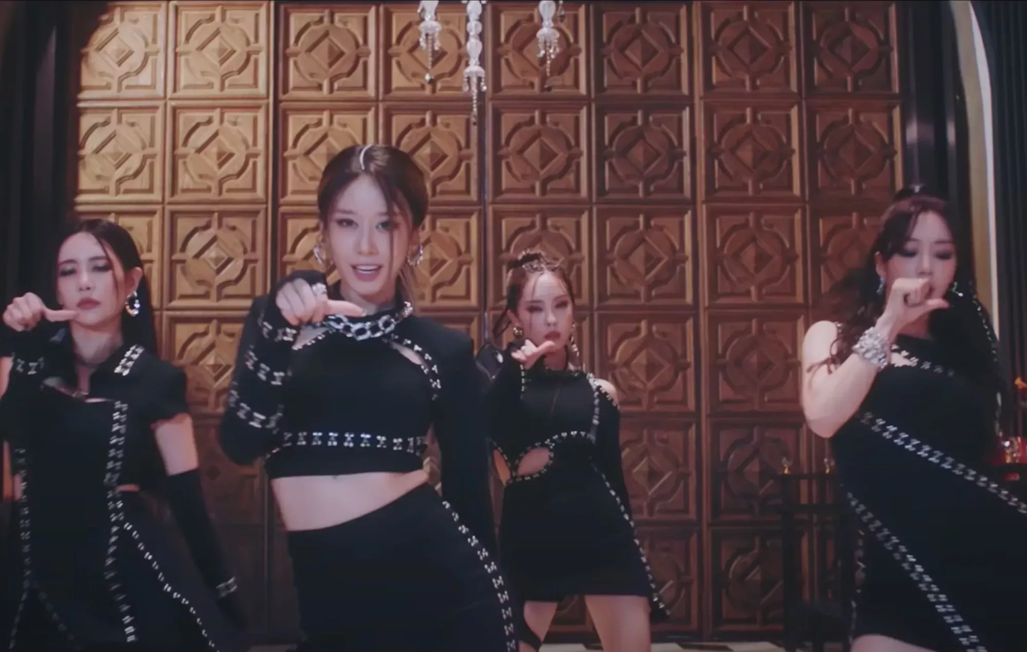 T-ARA se va de fiesta en el MV de 'Tiki Taka'