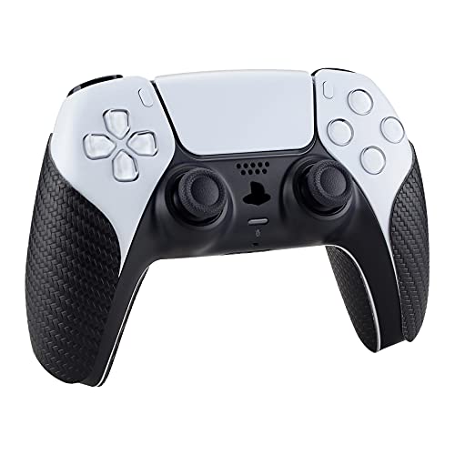 eXtremeRate PlayVital Pegatina para PS5 Aadhesivo de Silicona Antideslizante Piel de Goma para PS5 Control Protector con Textura Pegatina de Agarre para Playstation 5 Mando(Fibra de Carbono)