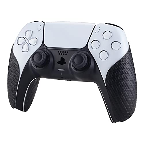 eXtremeRate PlayVital Pegatina para PS5 Aadhesivo de Silicona Antideslizante Piel de Goma para PS5 Control Protector con Textura Pegatina de Agarre para Playstation 5 Mando(Fibra de Carbono)