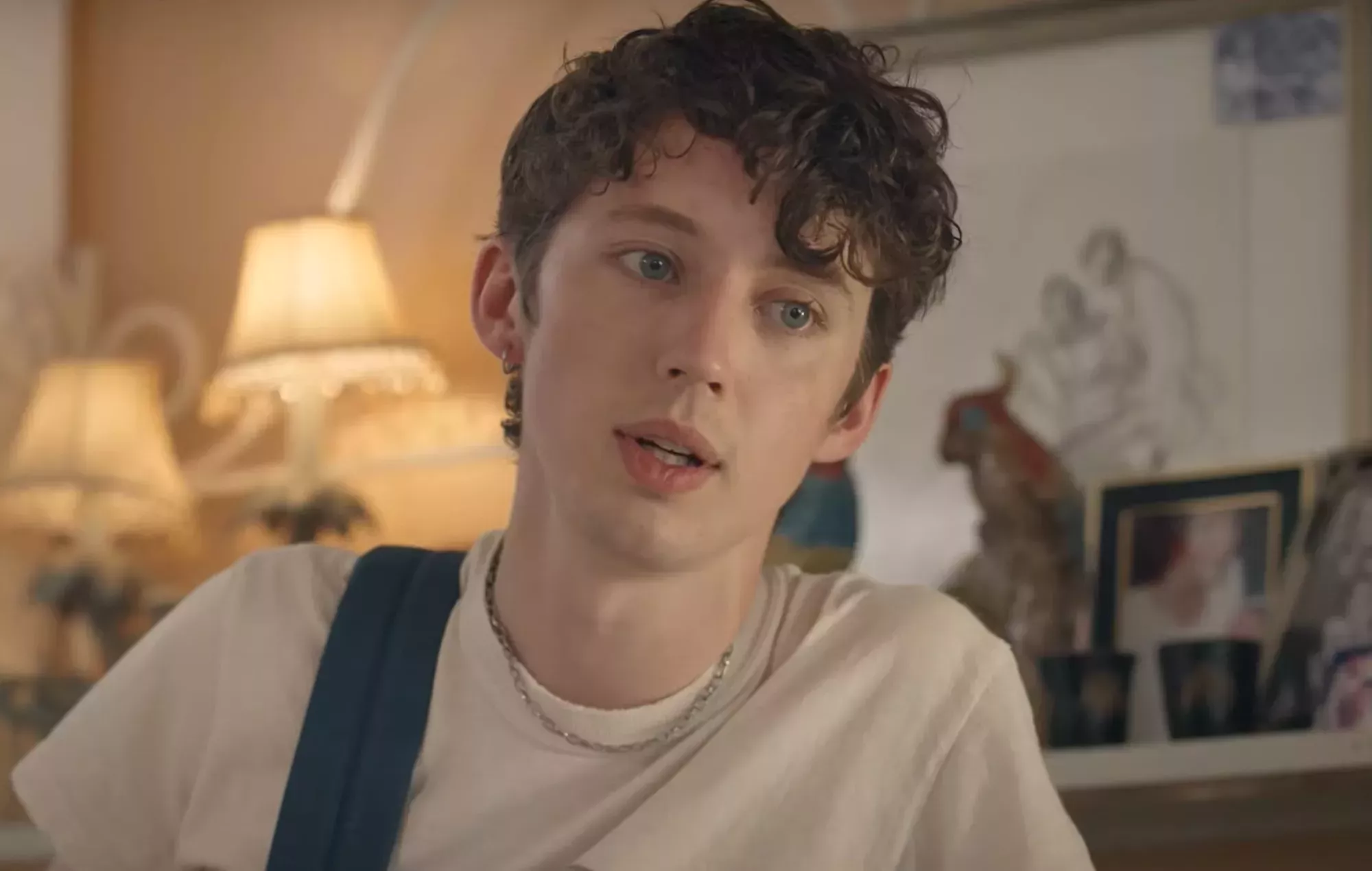 Troye Sivan se une a Jay Som para su nuevo y sentimental single 'Trouble'