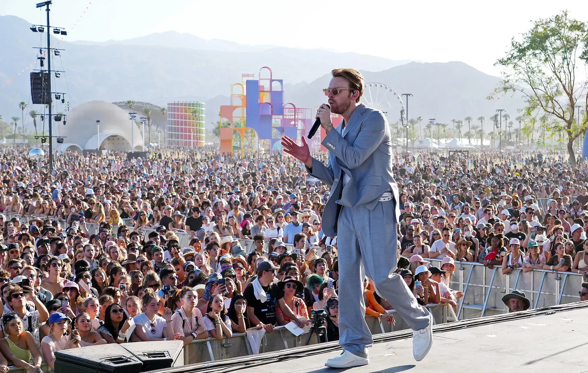 Finneas estrena en directo la canción 'Nobody Like U' de 'Turning Red' en Coachella 2022