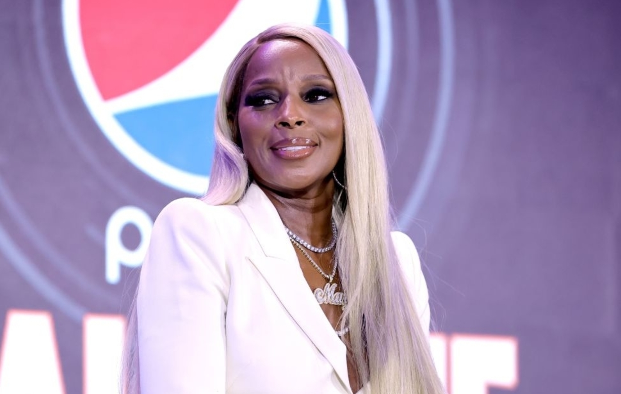 Mary J Blige will receive the Icon award at the Billboard Music Awards