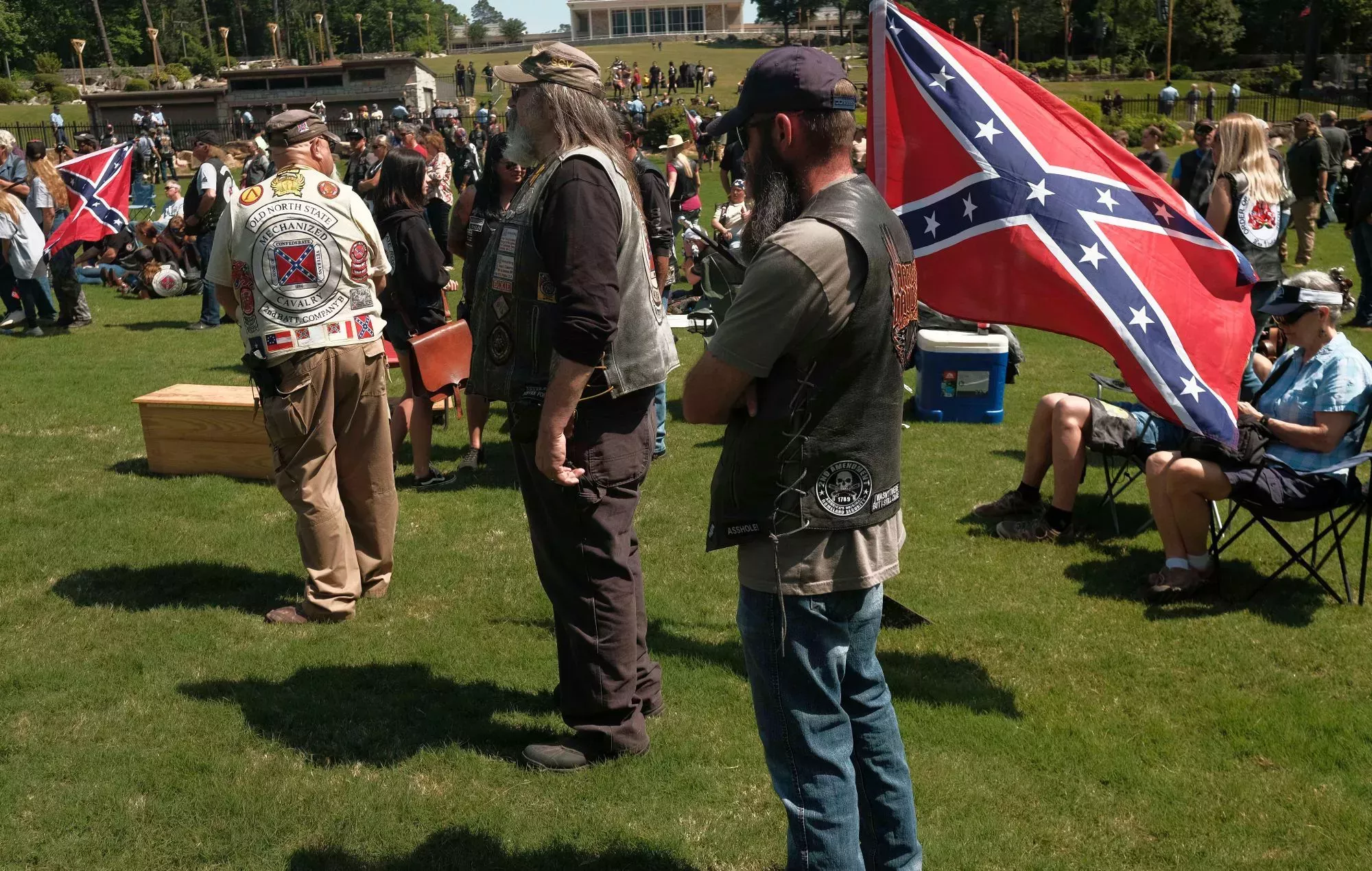 El Festival de la CMA prohíbe las banderas confederadas