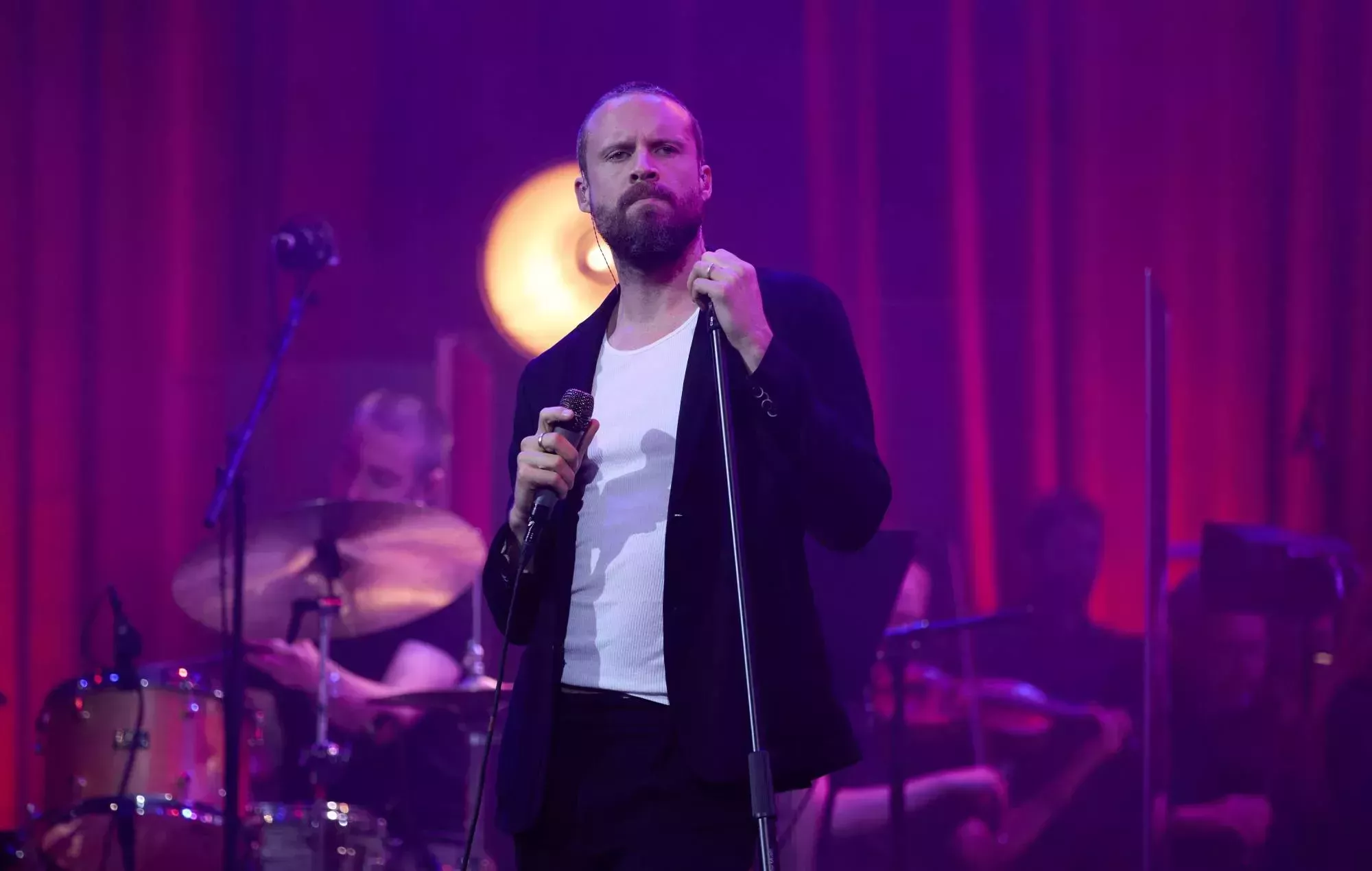 Father John Misty comparte el nuevo vídeo de 'Buddy's Rendezvous'