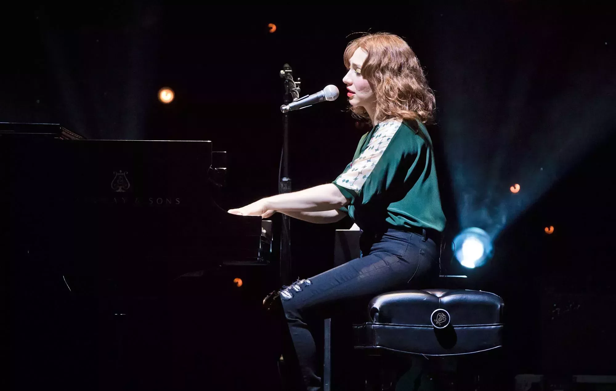 Regina Spektor comparte su nueva canción 'Loveology' y añade más fechas de gira