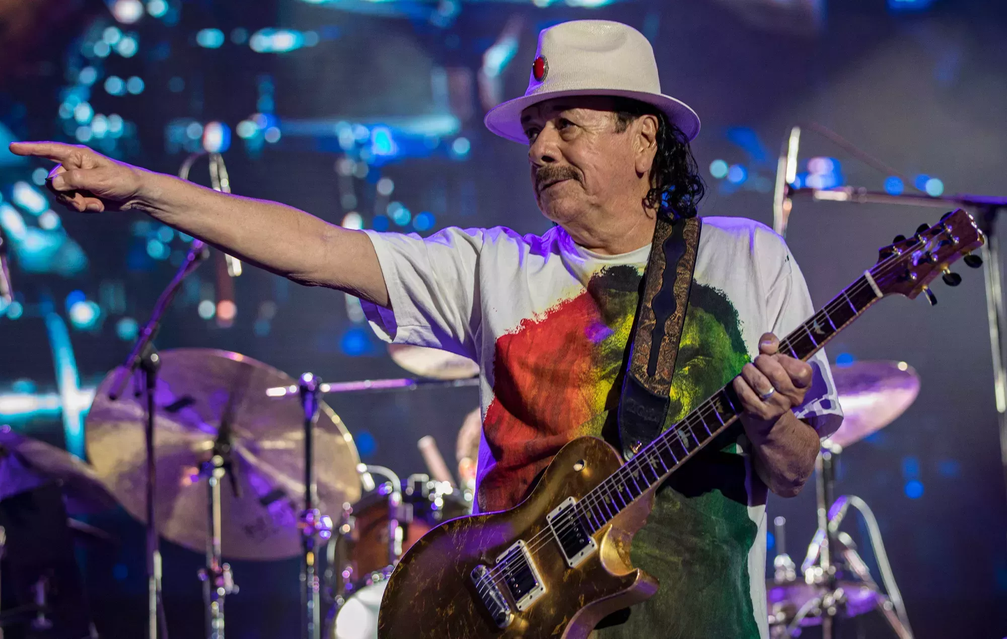 Carlos Santana pospone las próximas seis fechas de su gira 