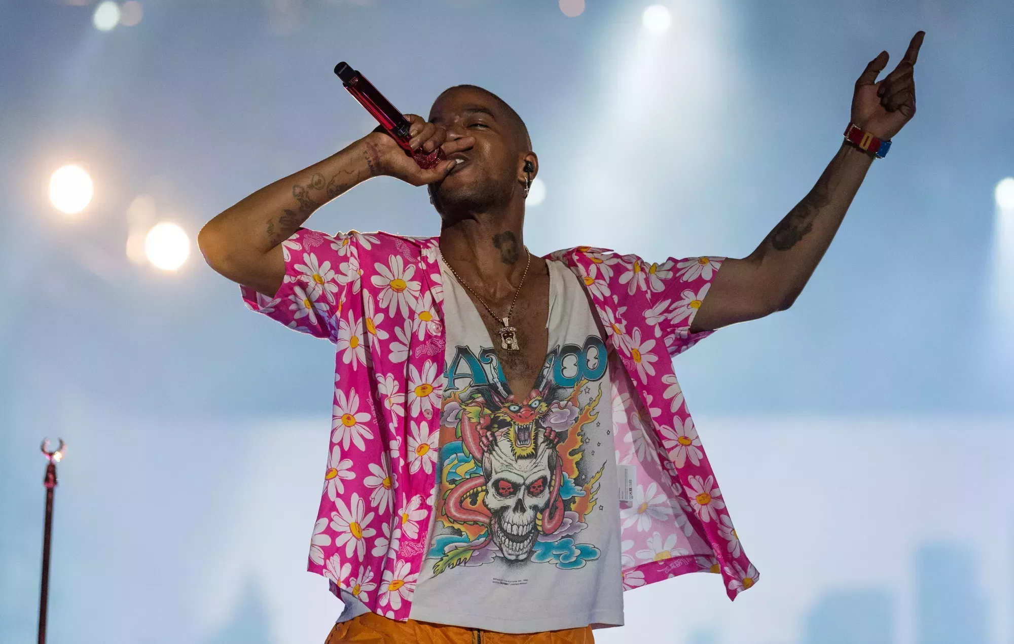 Kid Cudi abandona el escenario de Rolling Loud después de que el público le lanzara objetos