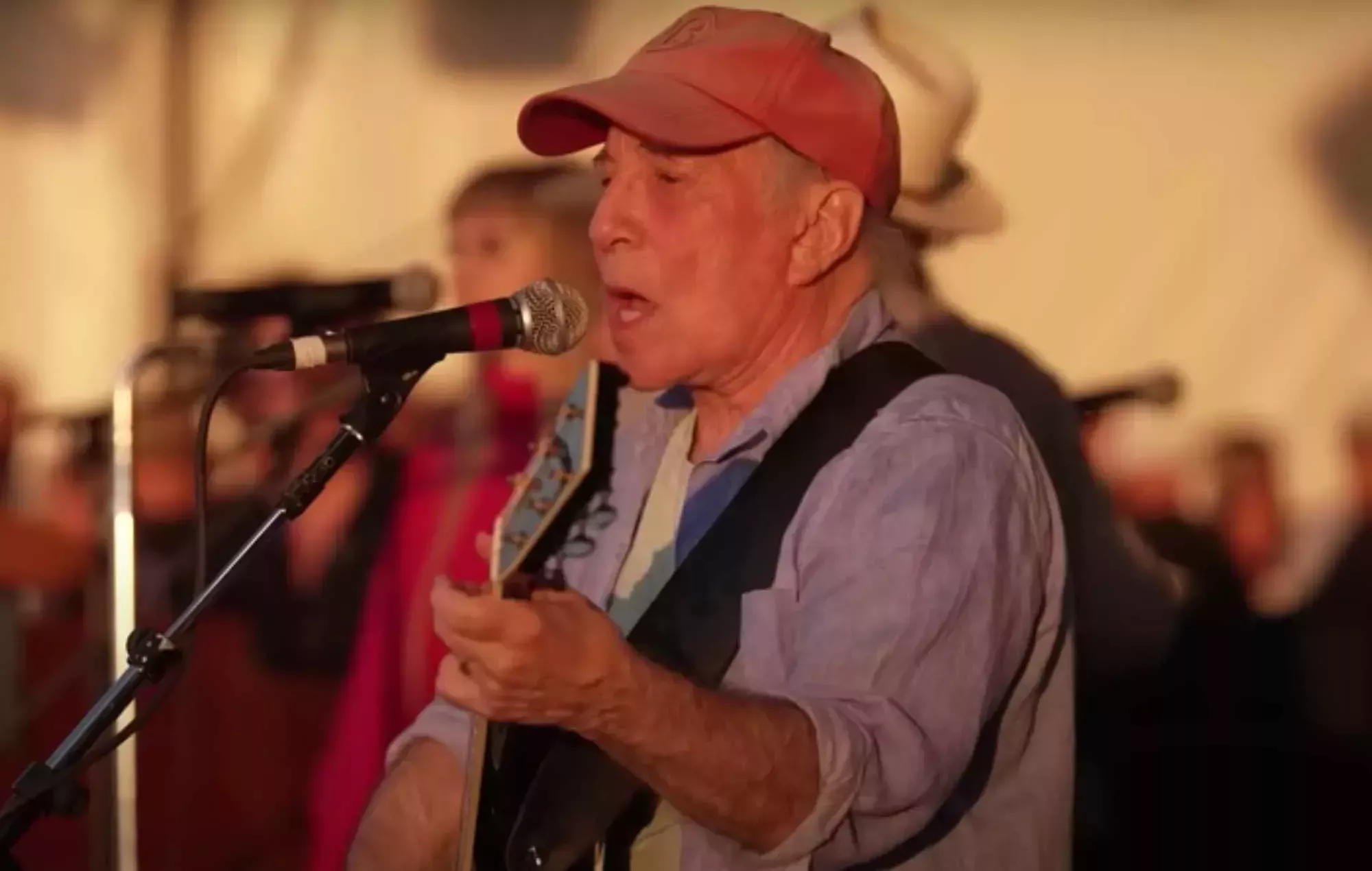 Paul Simon aparece por sorpresa en el Newport Folk Fest