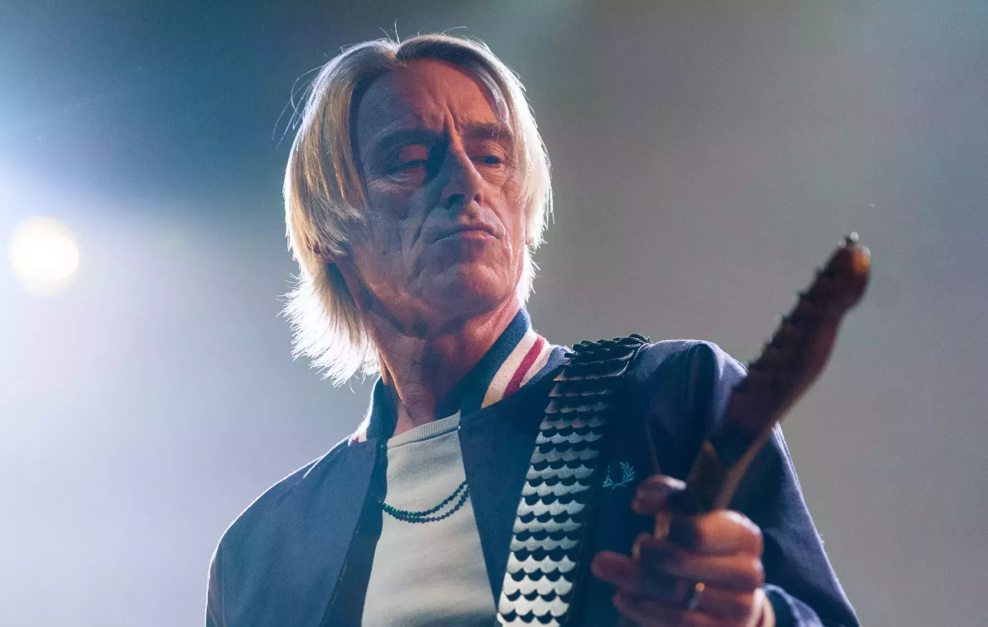 Paul Weller elogia a los aficionados del Liverpool FC por abuchear el himno nacional