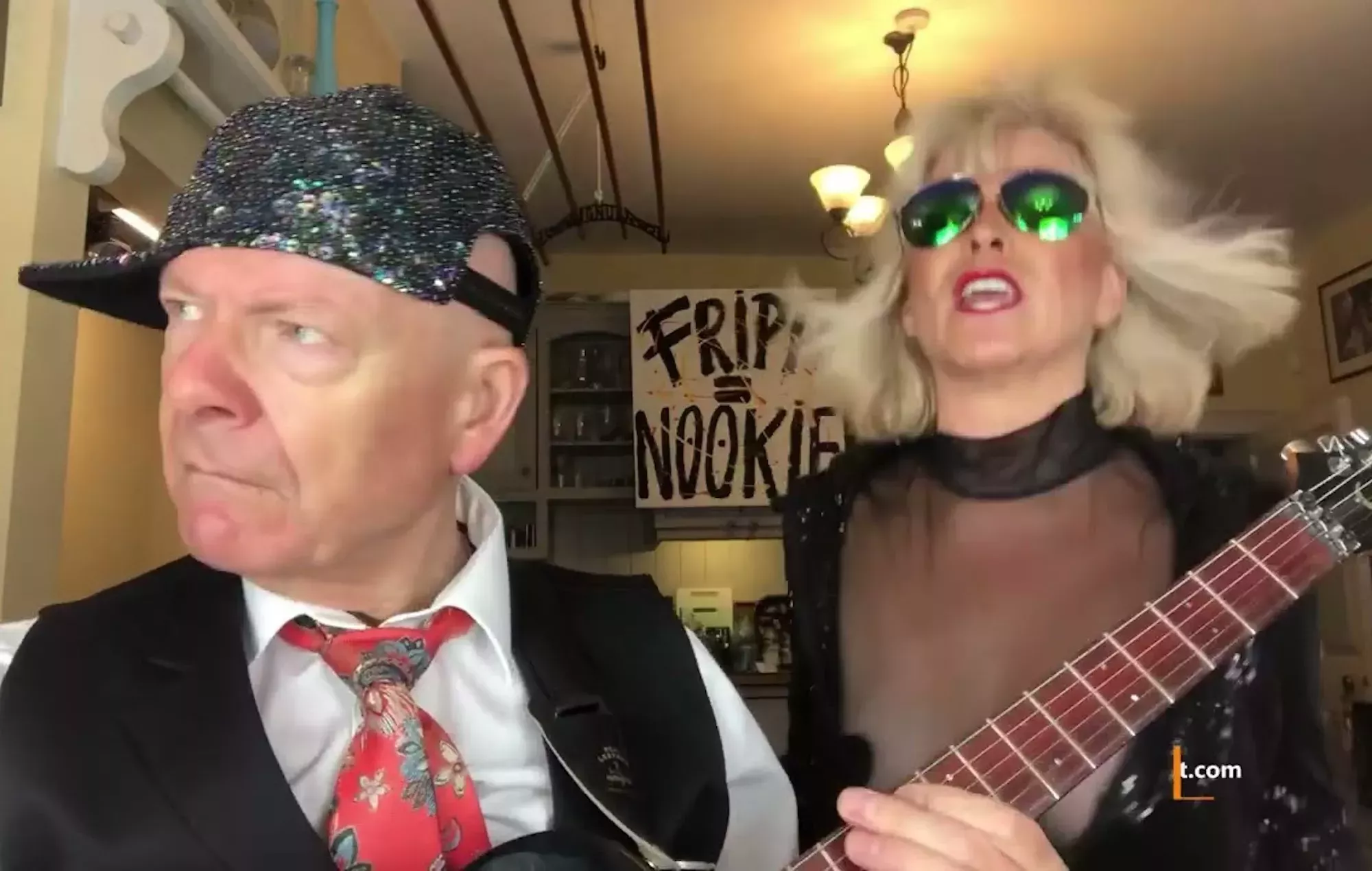 Toyah Willcox y Robert Fripp versionan 'Nookie' de Limp Bizkit para Sunday Lunch