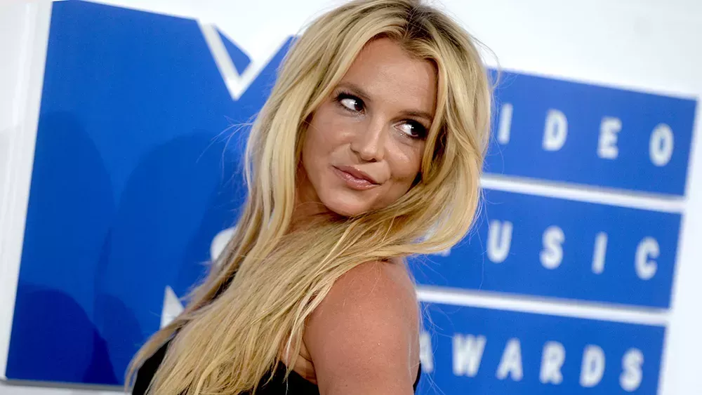 Britney Spears Consigue Su Primer éxito En El Top 10 En Casi Una Década Con El Dúo Con Elton 7080