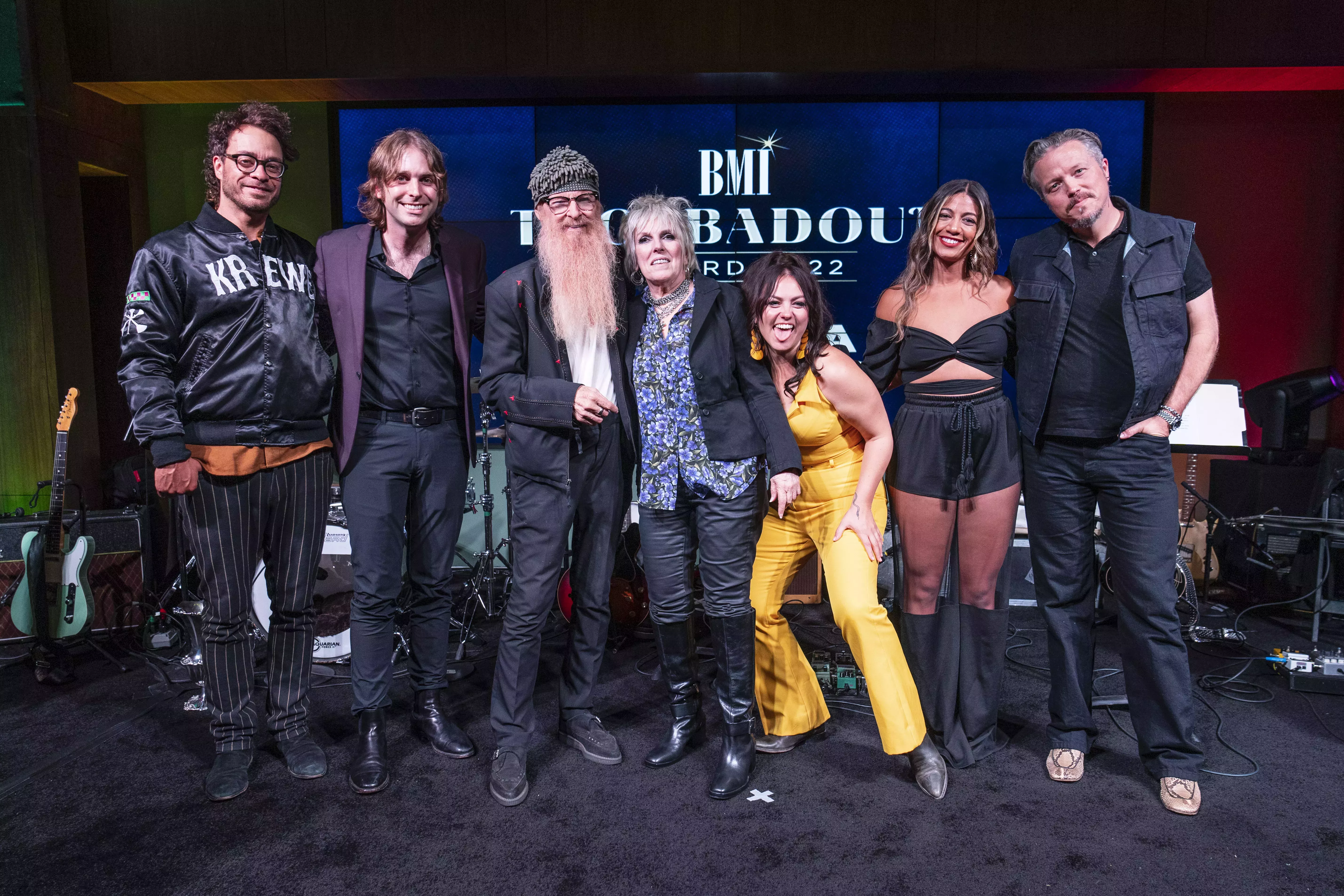 

	
		Lucinda Williams es agasajada en la cena de los premios BMI Troubadour por Jason Isbell, Angel Olsen y otros.
	
	