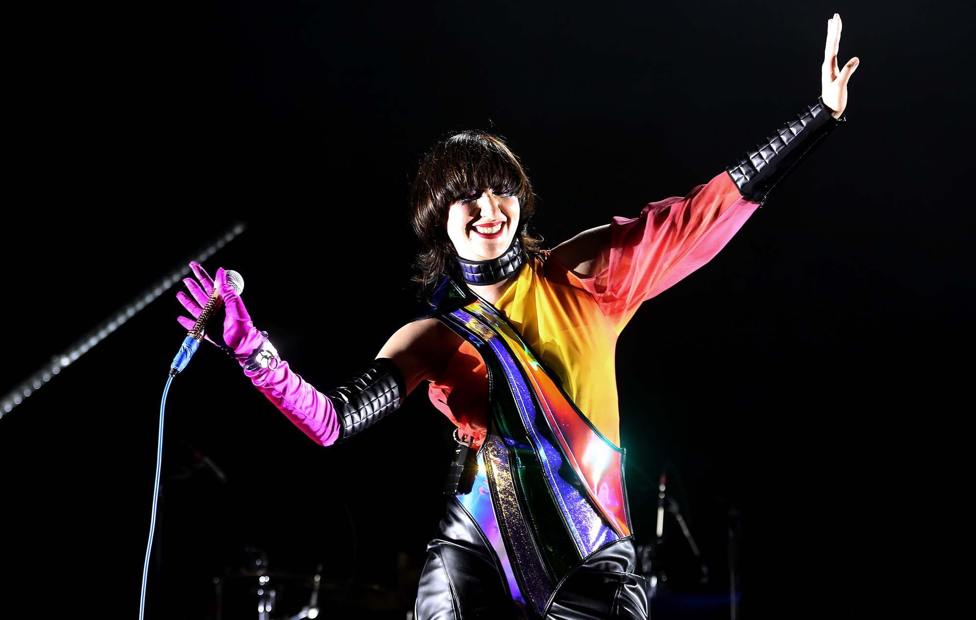 britt-lower-desciende-a-la-locura-en-el-nuevo-v-deo-de-yeah-yeah-yeahs