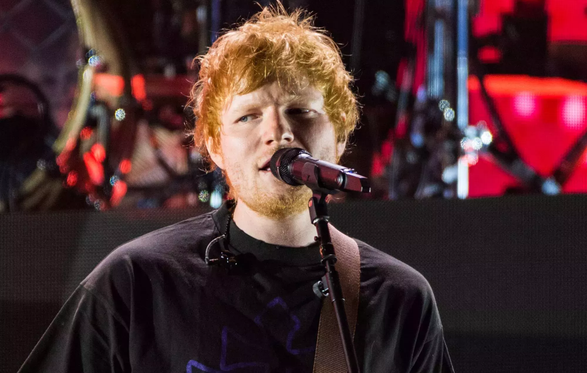 Ed Sheeran habla de la influencia de la Reina Isabel II en su carrera musical