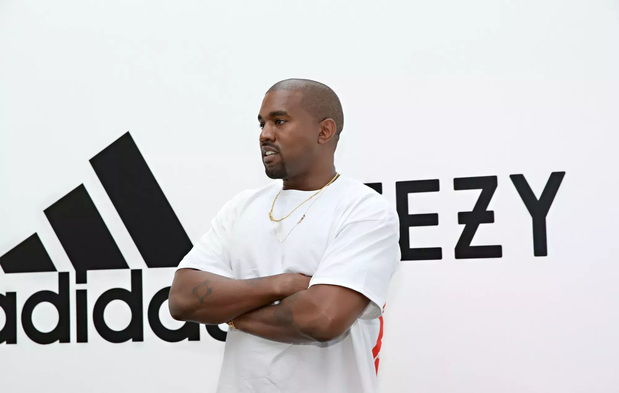 Kanye West dice que vende sudaderas de Balenciaga, Adidas y Gap por 20 dólares