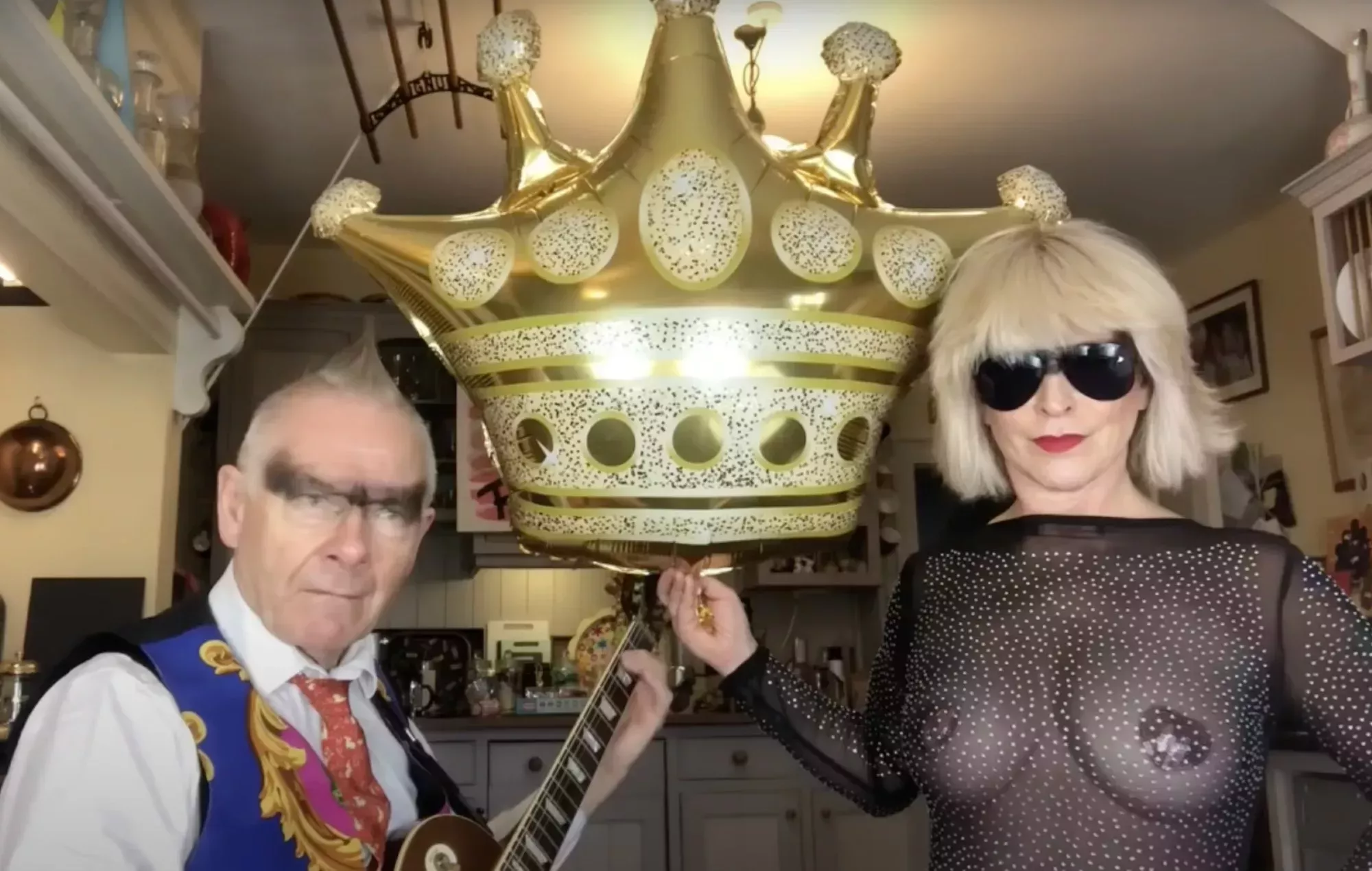 Mira cómo Toyah Willcox y Robert Fripp versionan 'Holy Wars' de Megadeth