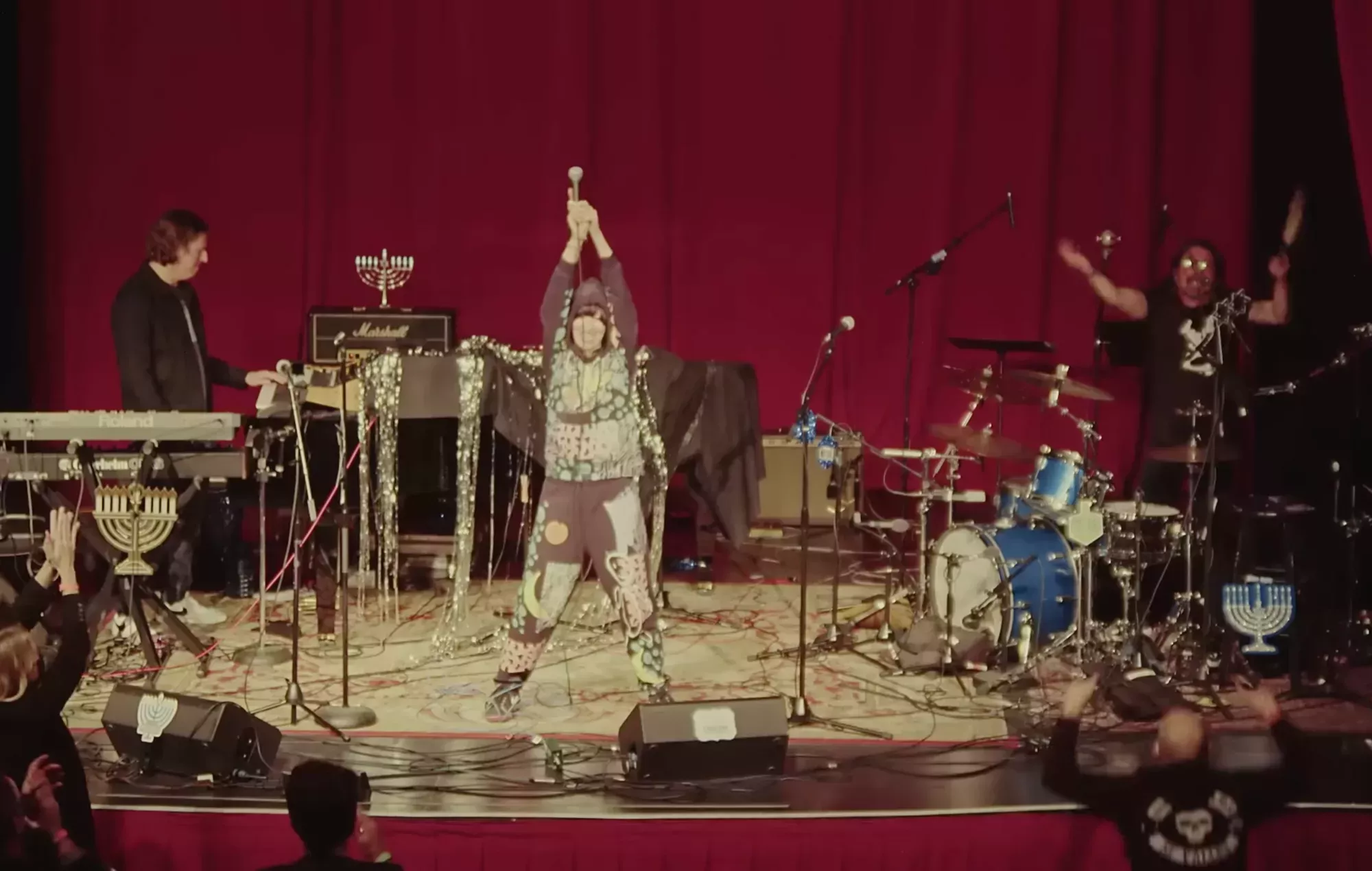 Dave Grohl y Greg Kurstin versionan a Yeah Yeah Yeahs con Karen O para 'Hanukkah Sessions' de 2022