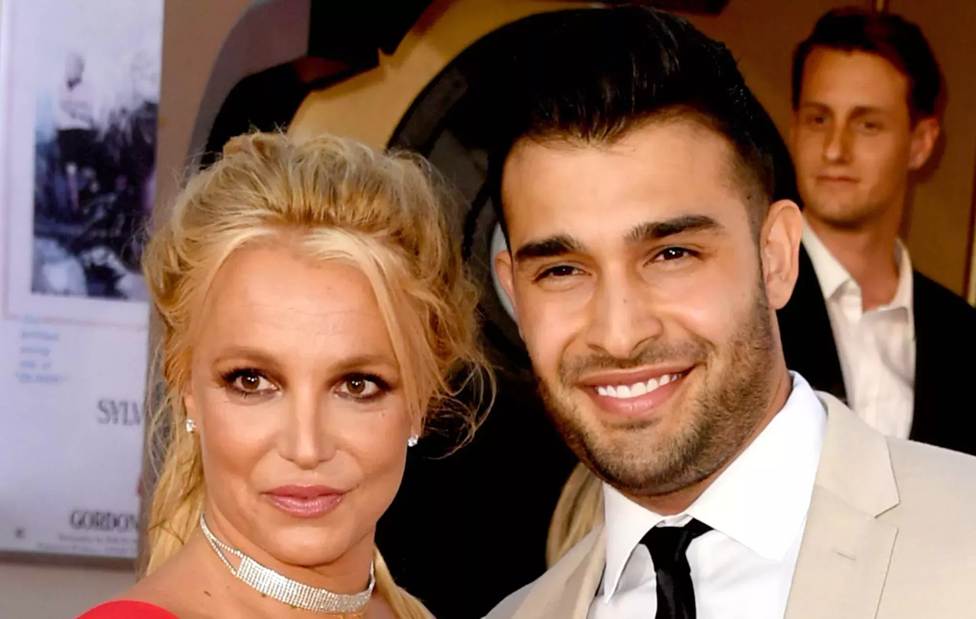 El marido de Britney Spears, Sam Asghari, niega los rumores de que controle sus redes sociales