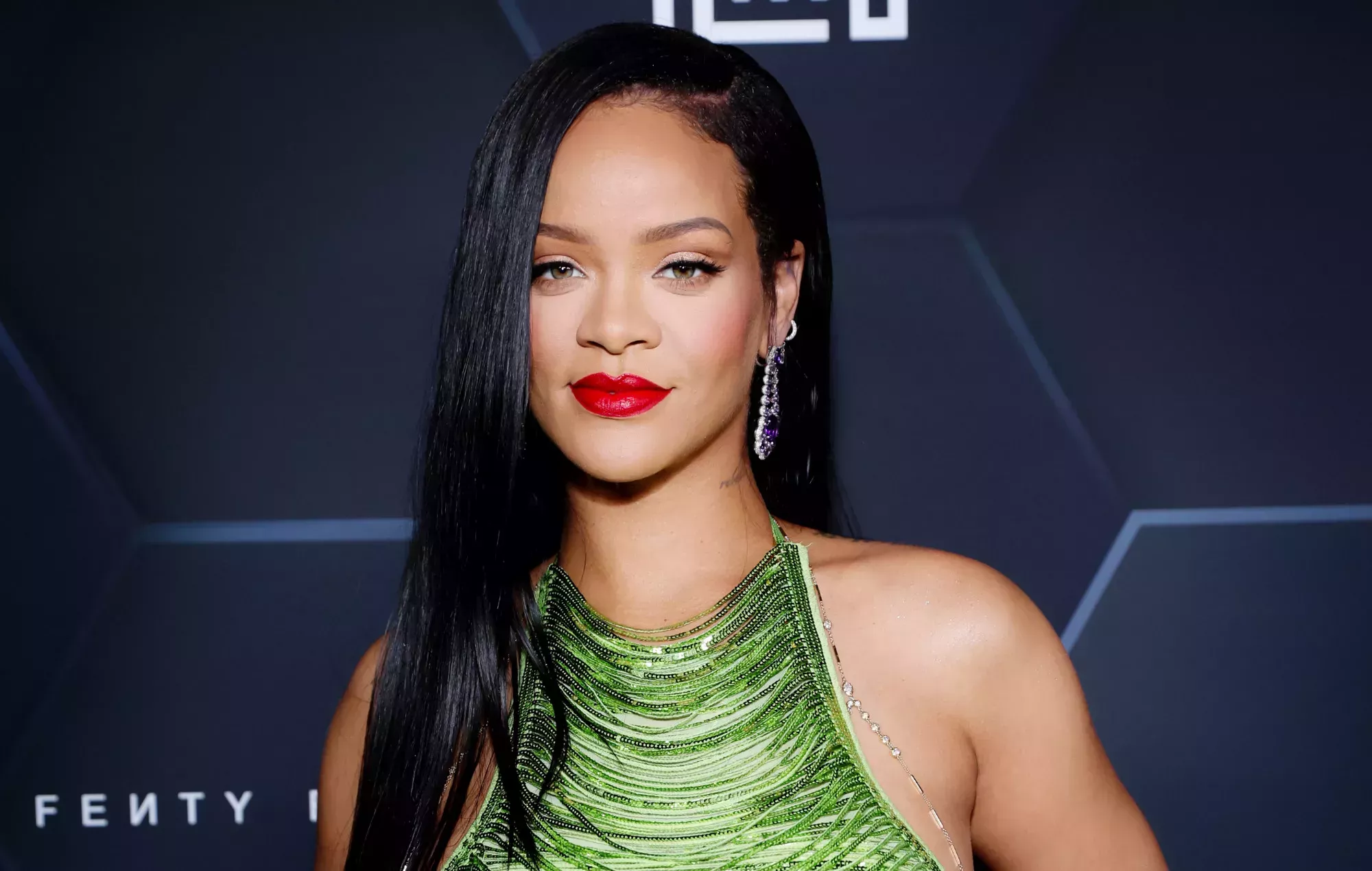 El director Peter Berg pone al día el esperado documental sobre Rihanna