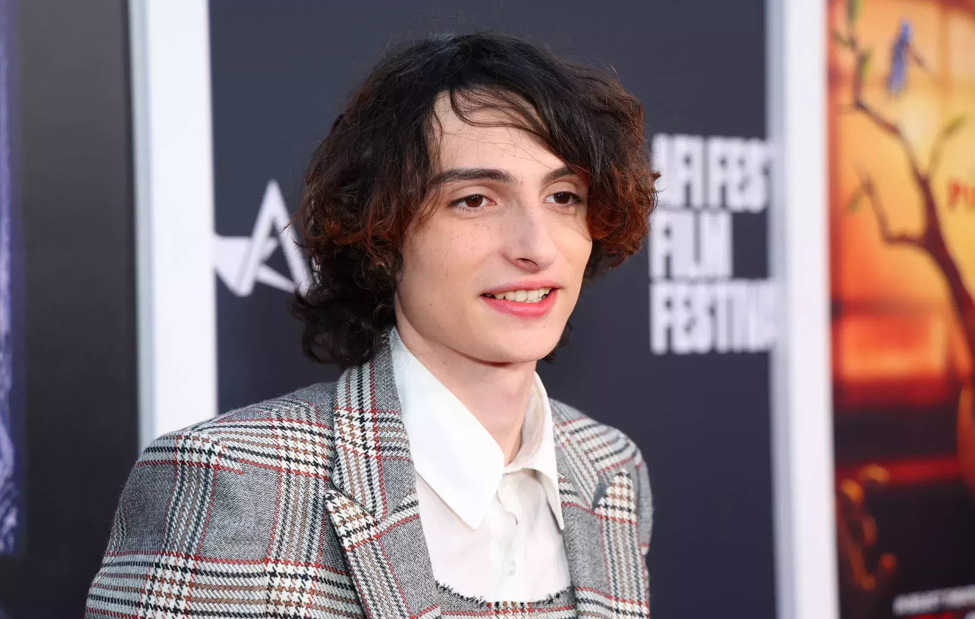 Finn Wolfhard lanza su nueva canción 'Pieces Of Gold' como su personaje de la próxima película 'When You Finish Saving the World'