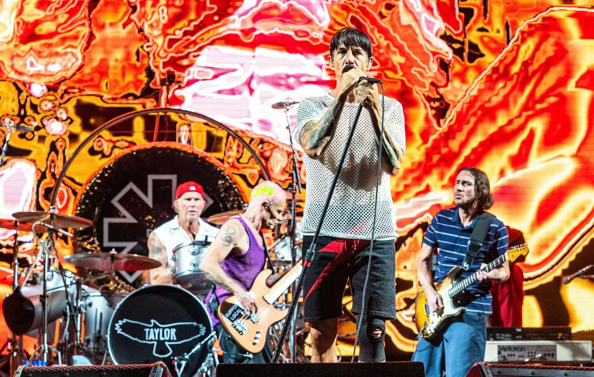 Flea dispara los rumores sobre Red Hot Chili Peppers tocando en Glastonbury 2023