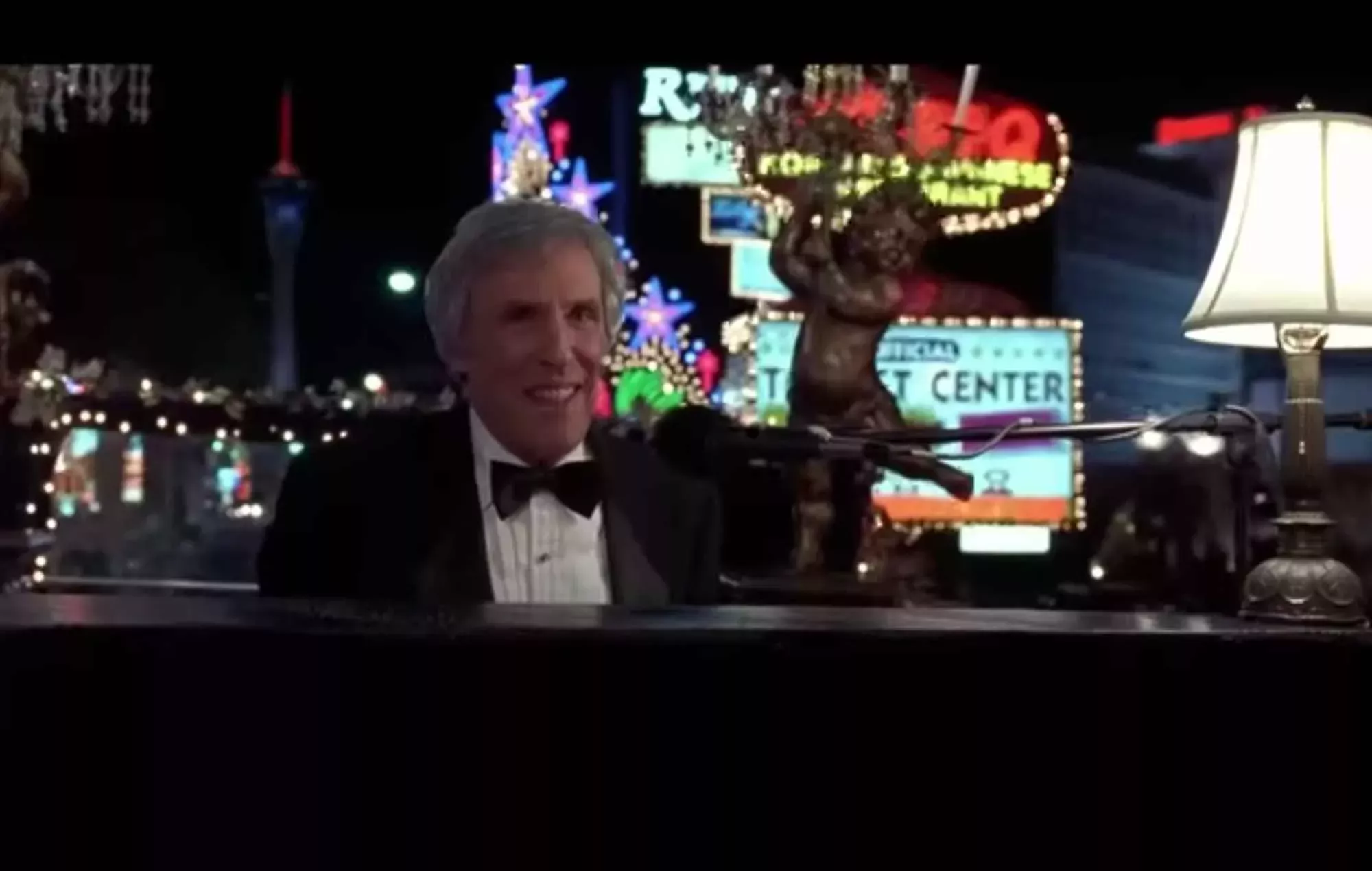 Los fans recuerdan los cameos de Burt Bacharach en 'Austin Powers'