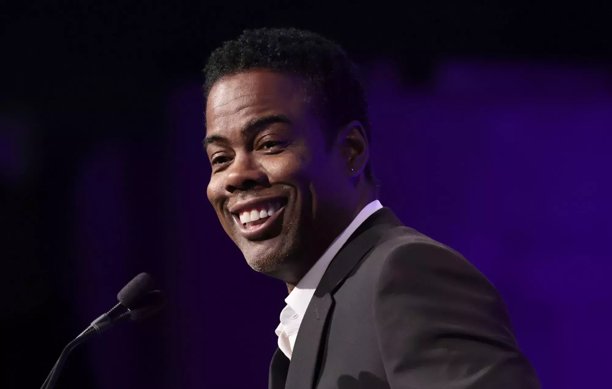 Chris Rock compara la bofetada a Will Smith con el ataque a Paul Pelosi: 