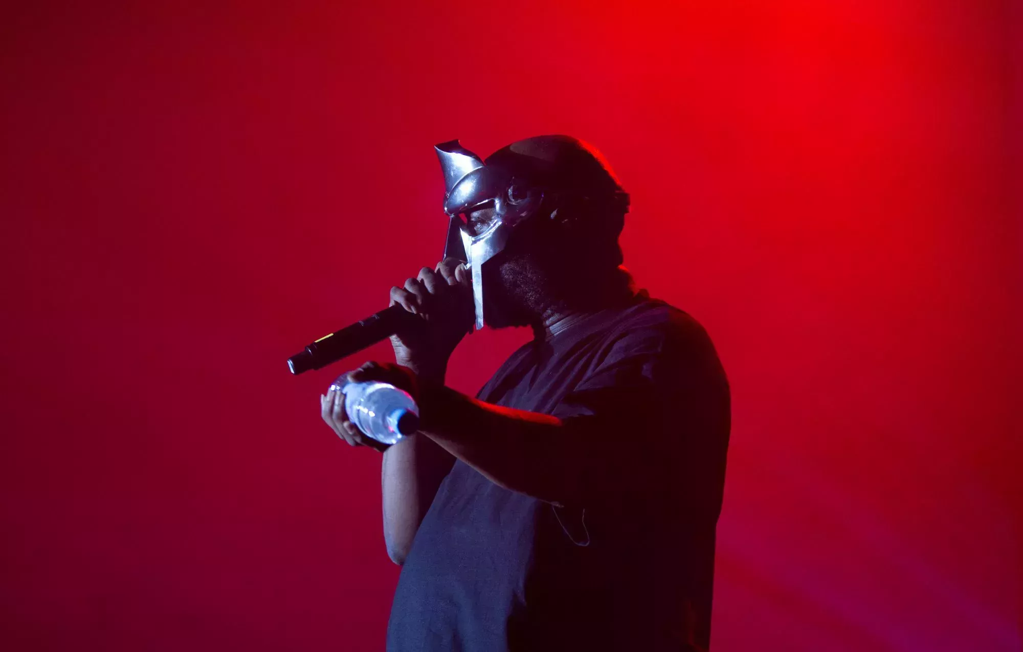 La familia de MF DOOM pide al fundador de Now-Again Records que devuelva los libros de rimas del fallecido rapero