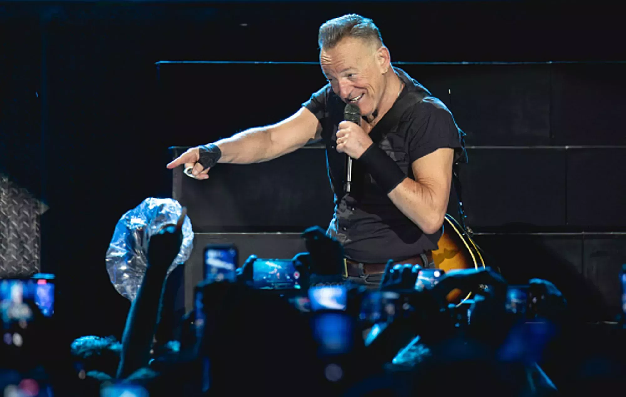 Bruce Springsteen va a un pub irlandés y canta con los clientes