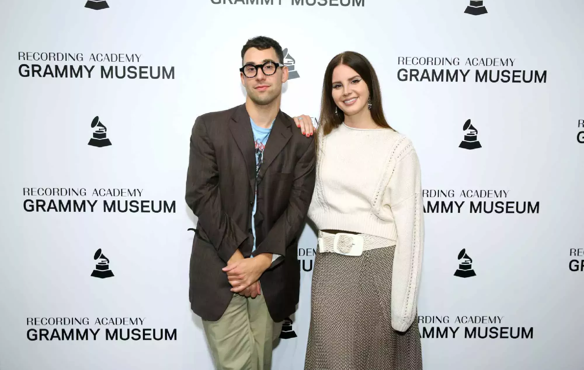 La prometida de Jack Antonoff confirma que Lana Del Rey no filtró la fecha de boda de la pareja en 'Margaret'