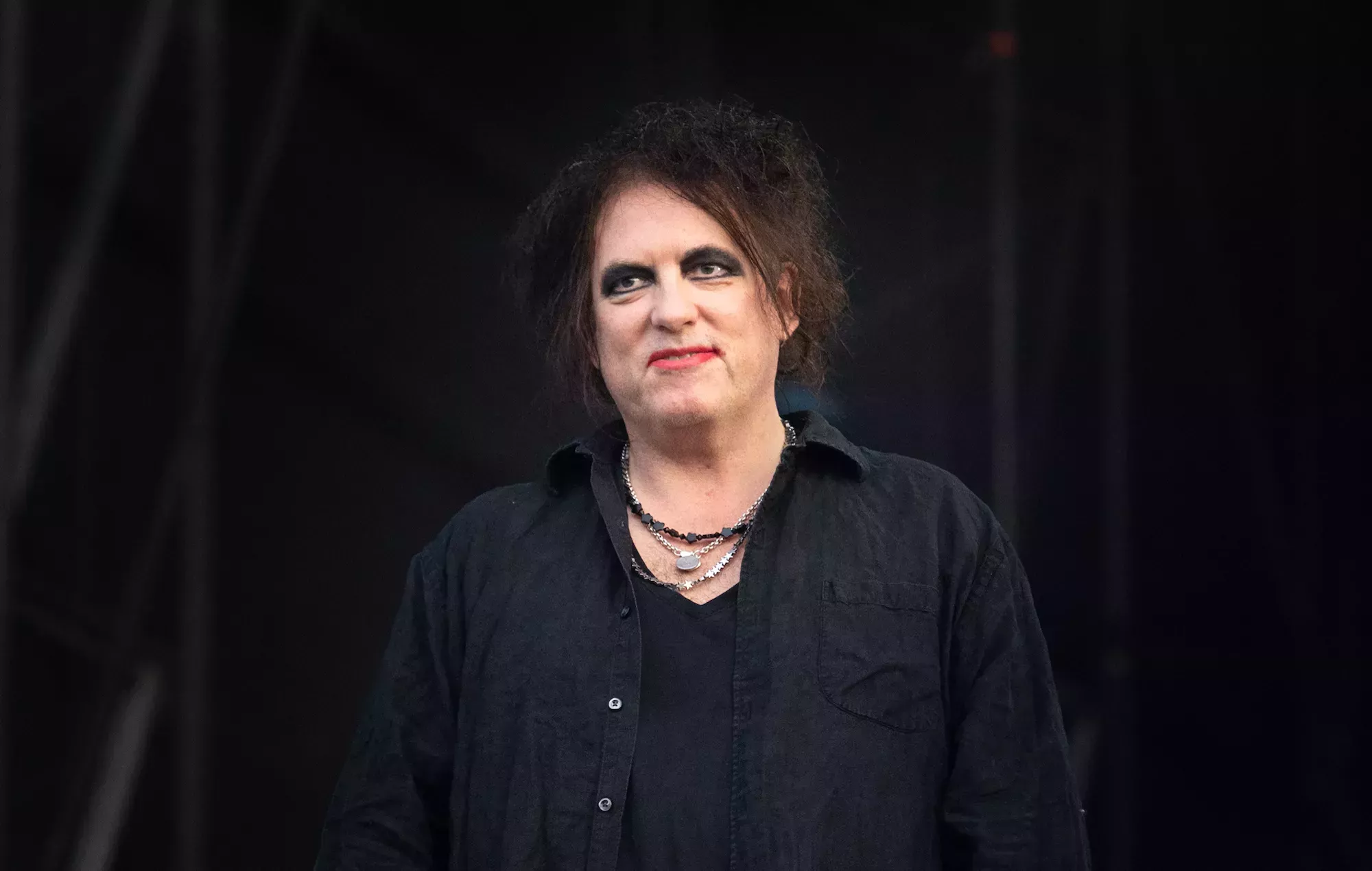 Robert Smith, de The Cure, se burla de Coronation cuando sus opiniones antimonárquicas se hacen virales