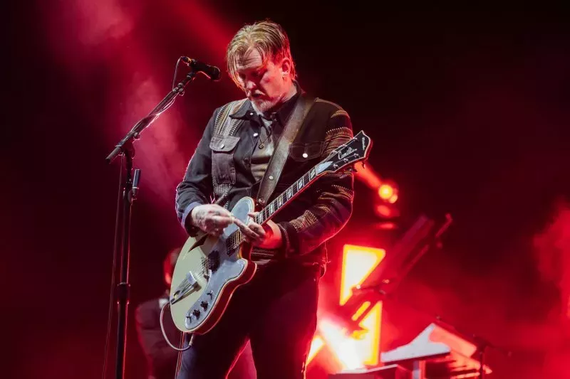 El círculo de Queens Of The Stone Age en Glastonbury 2023 se hace viral