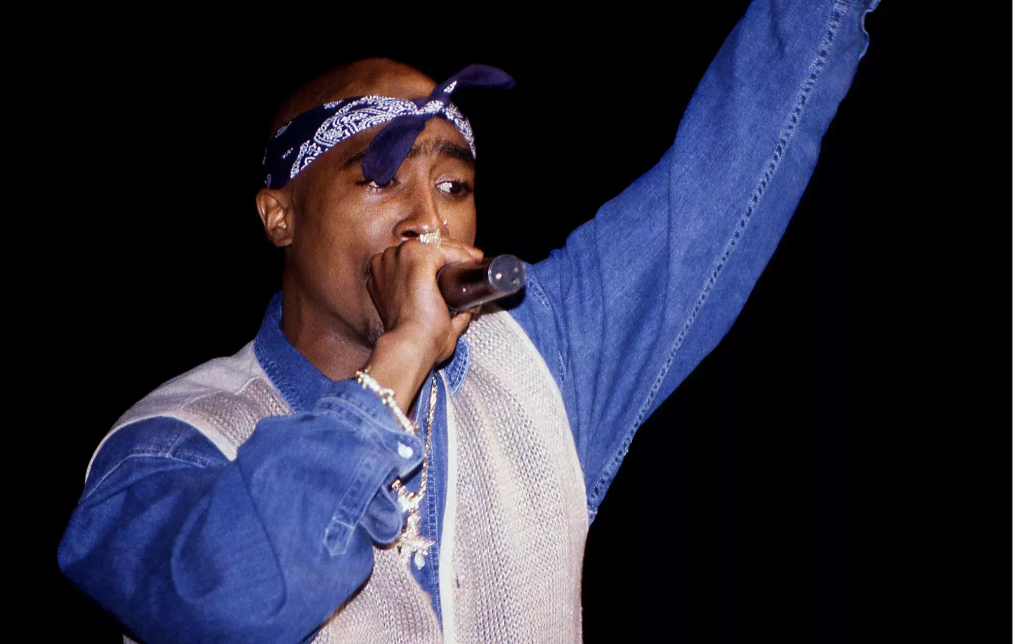 La policía estadounidense sigue investigando el asesinato de Tupac y registra su domicilio