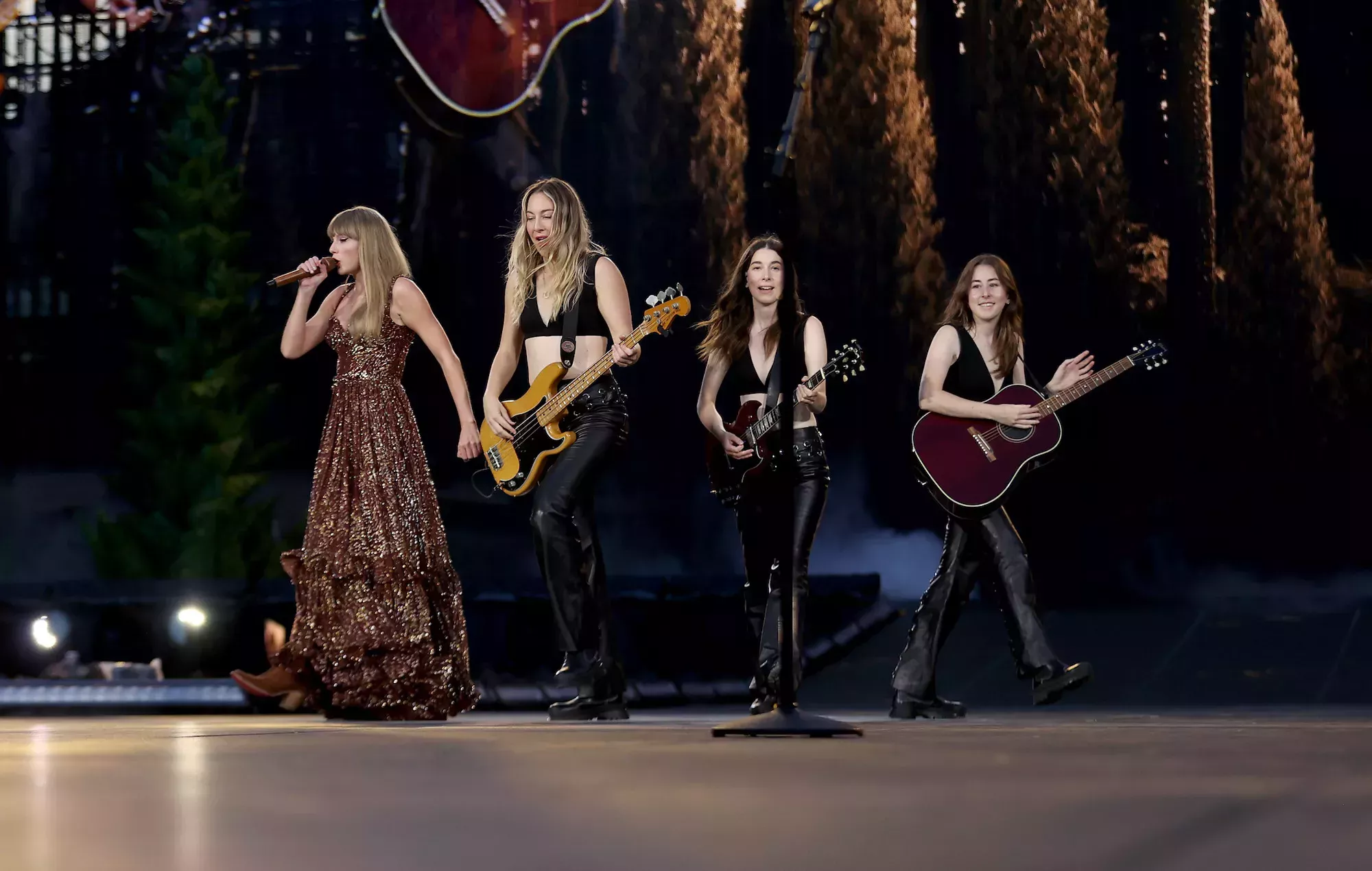 Taylor Swift estrena 'No Body No Crime' en directo con Haim en Seattle