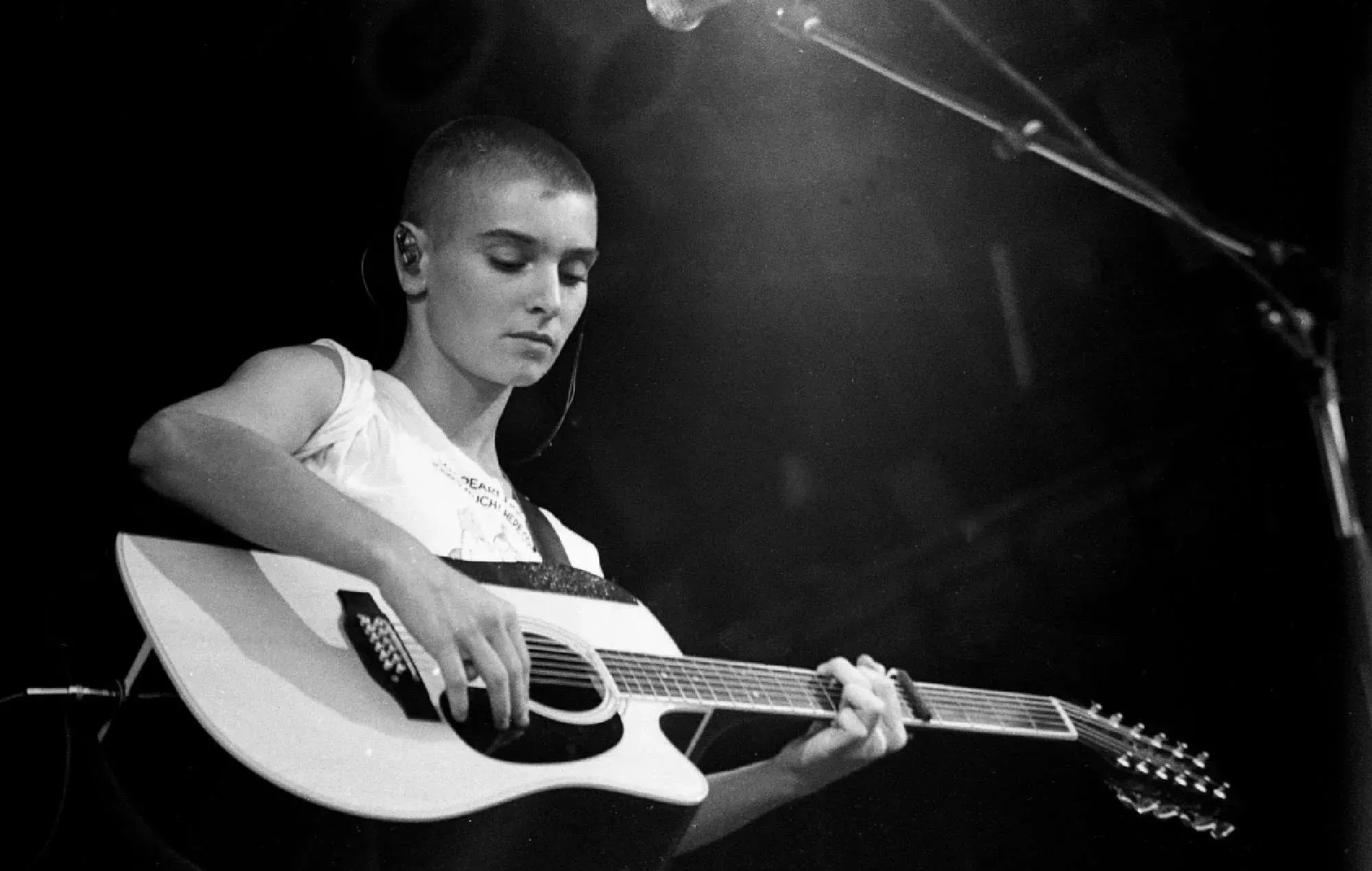 Vea a los fans de Sinéad O'Connor cantar 