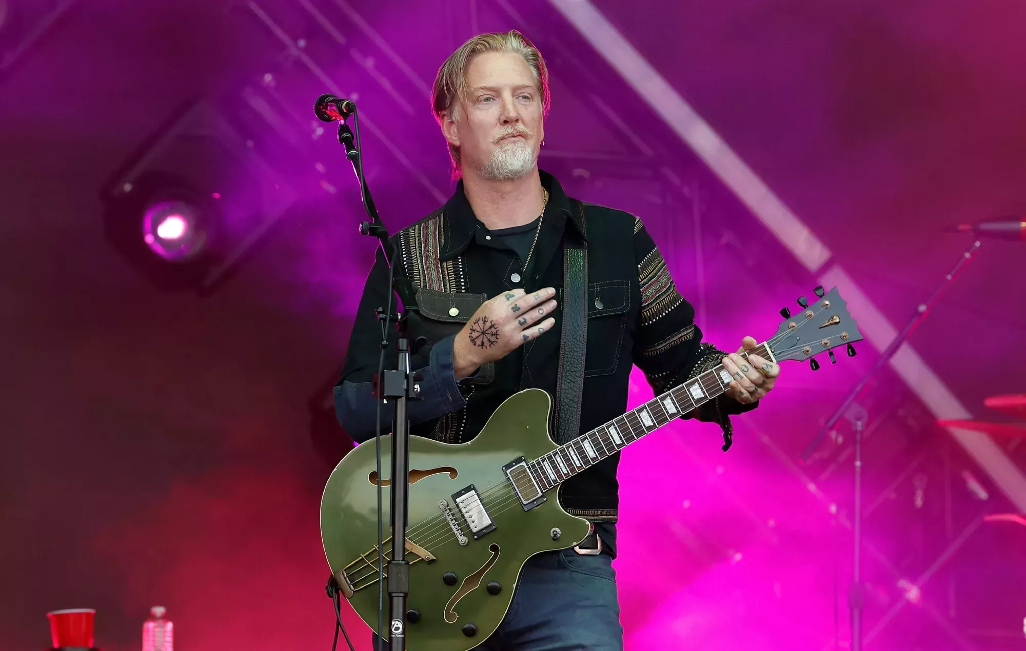 Vea el reencuentro de Queens Of The Stone Age con 'Spider-Man' en el Rock Werchter